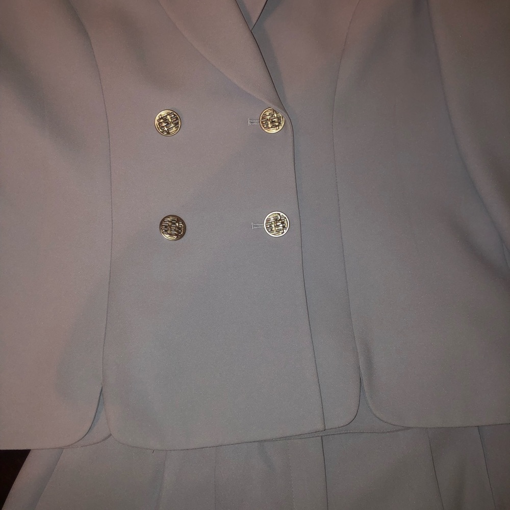 Albert Nipon Shorts Suit. - image 4